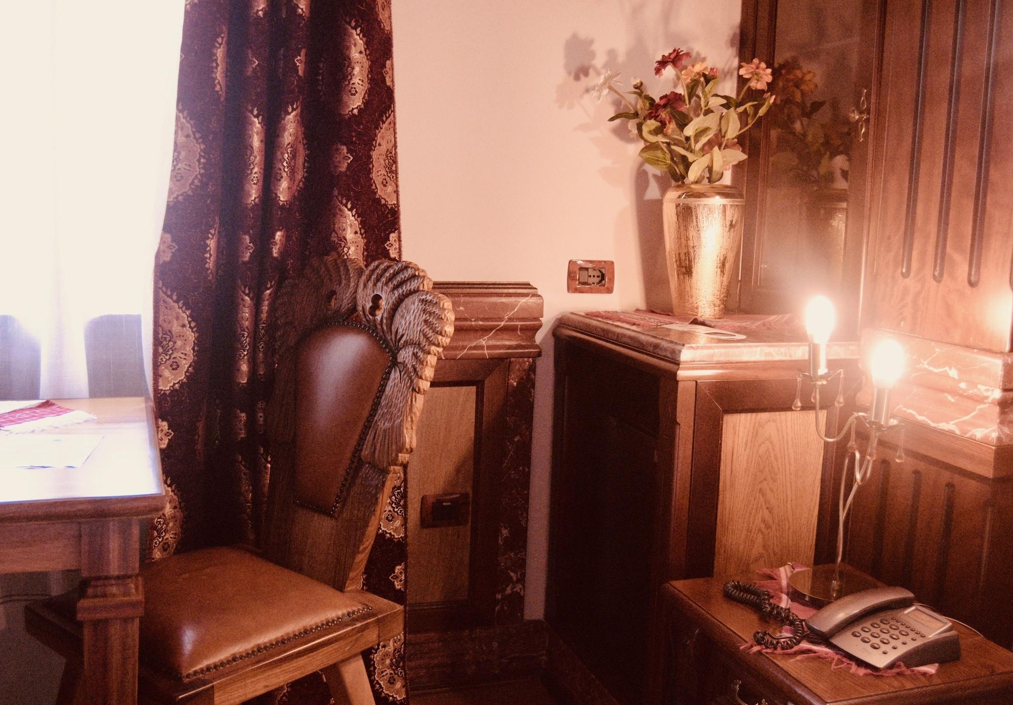 טיראנה Brilant Antik Hotel מראה חיצוני תמונה