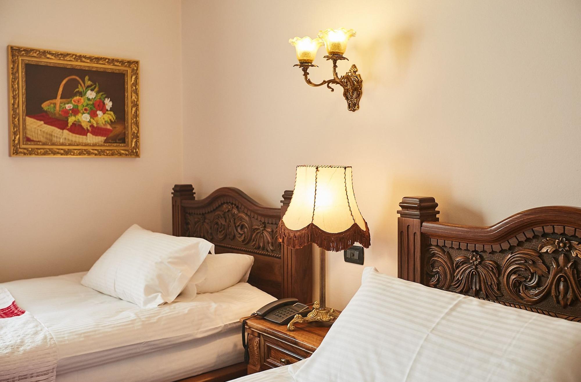 טיראנה Brilant Antik Hotel מראה חיצוני תמונה