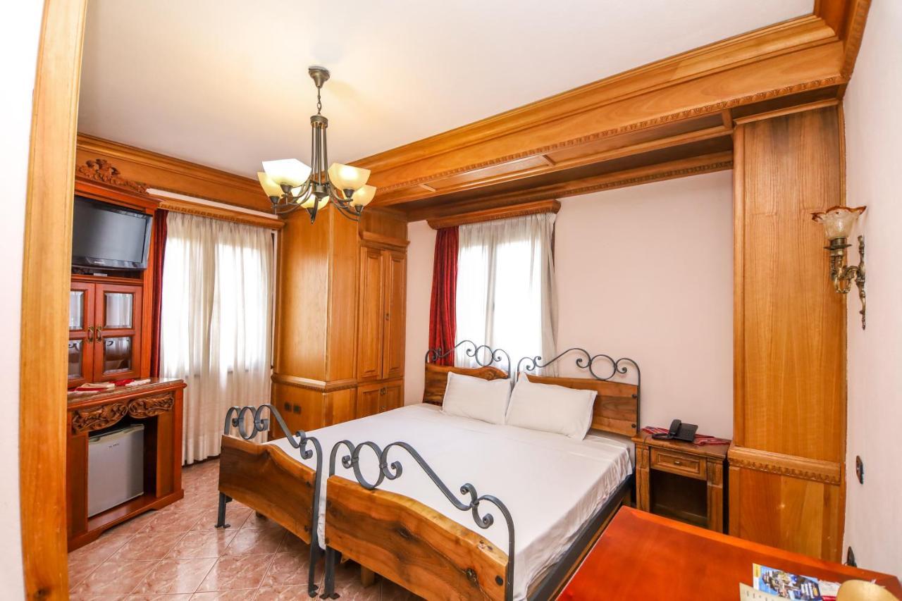 טיראנה Brilant Antik Hotel מראה חיצוני תמונה