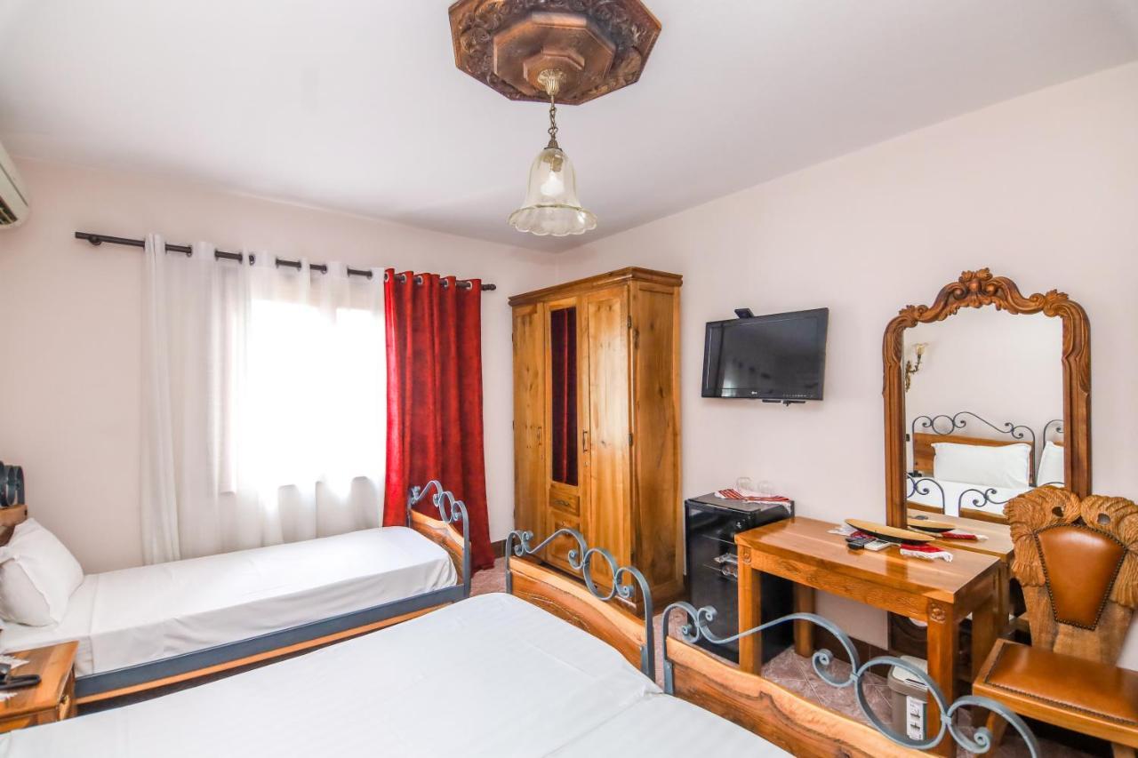 טיראנה Brilant Antik Hotel מראה חיצוני תמונה