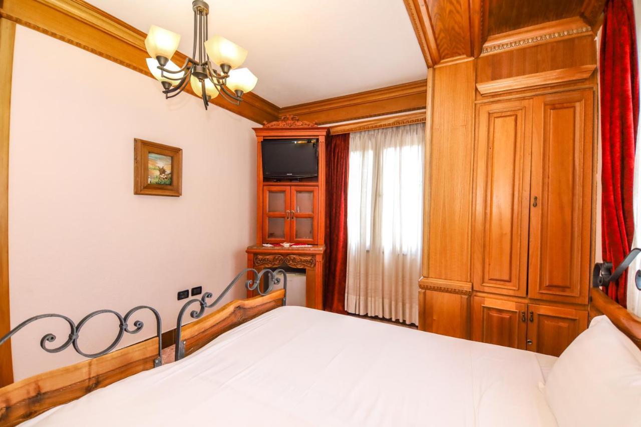 טיראנה Brilant Antik Hotel מראה חיצוני תמונה