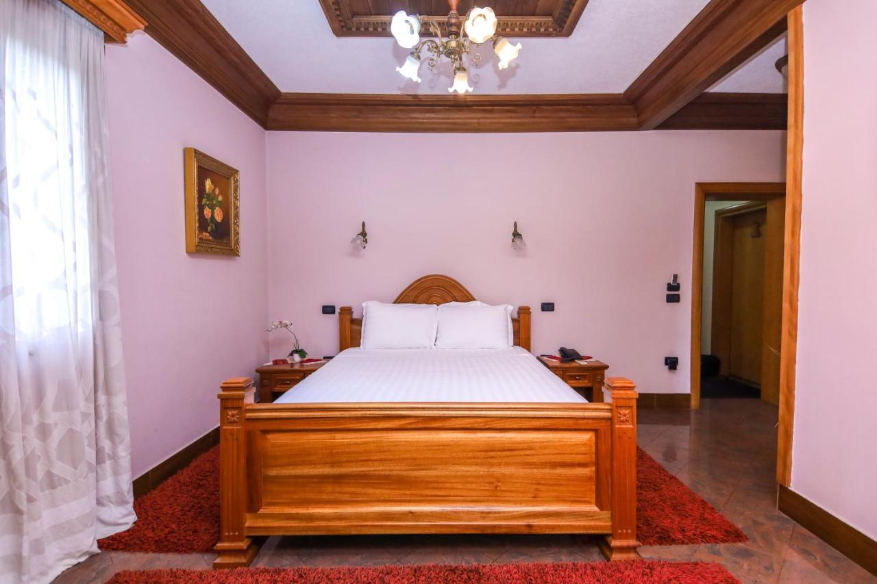 טיראנה Brilant Antik Hotel מראה חיצוני תמונה