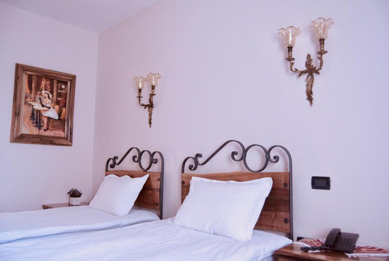טיראנה Brilant Antik Hotel מראה חיצוני תמונה